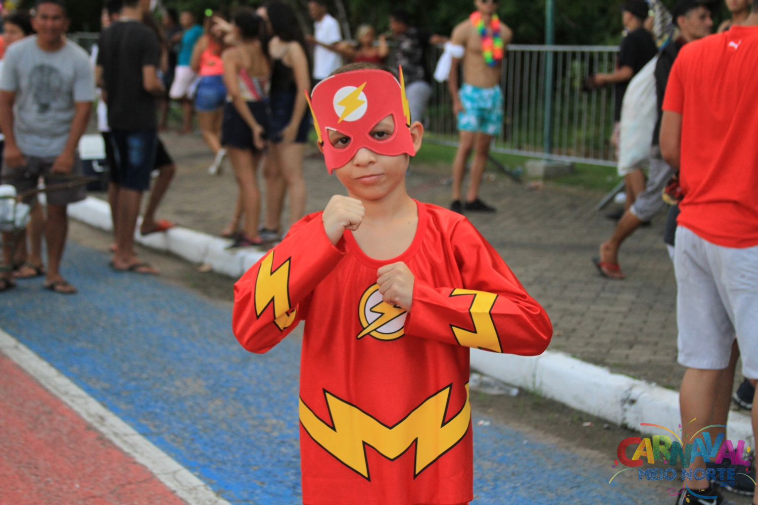 Foliões circulam em Corso 2019