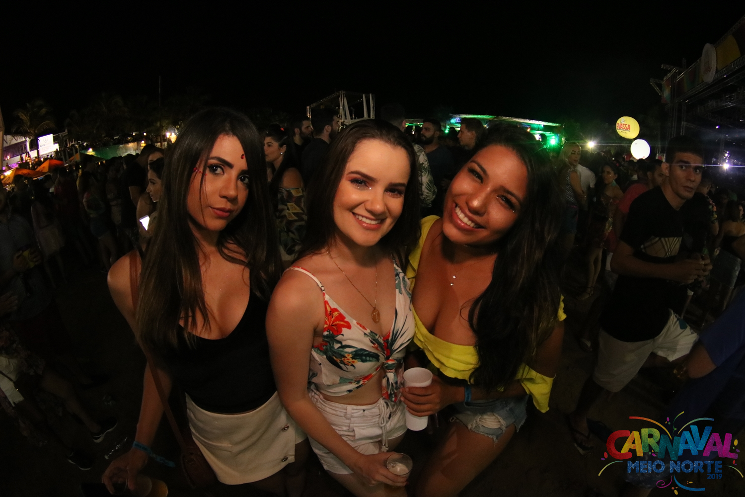 Foliões no Open Beer