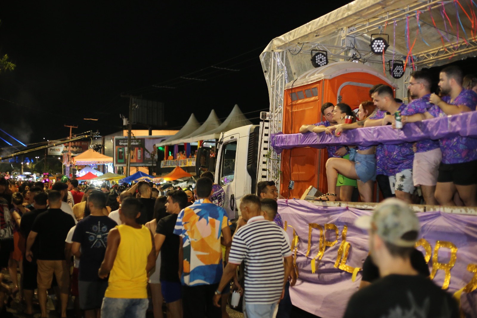 Corso de Teresina arrasta multidão na avenida Raul Lopes