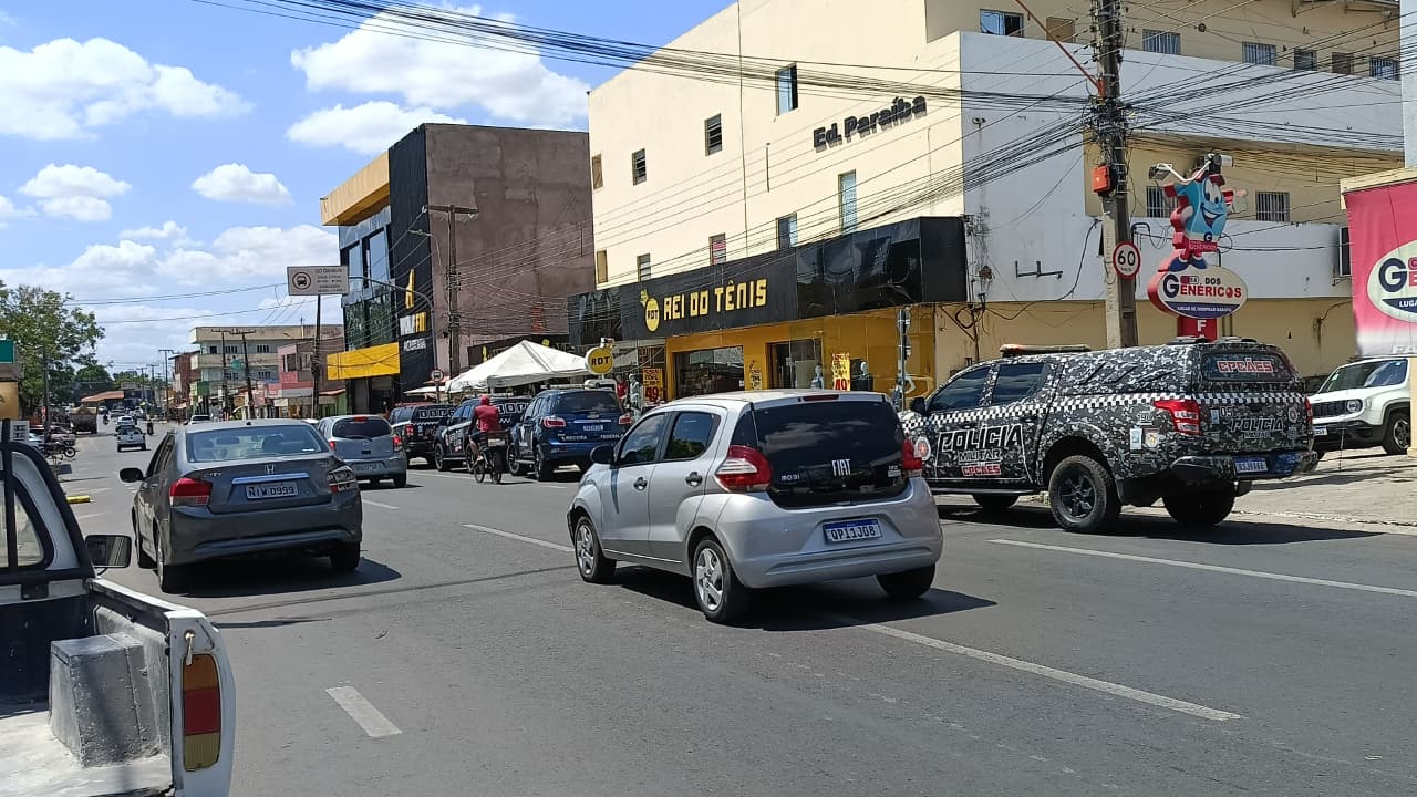 Operação da Receita Federal na rede de lojas Rei do Tênis, em Teresina
