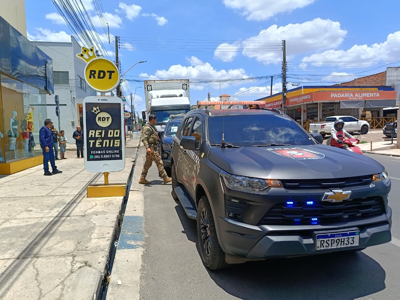 Operação da Receita Federal na rede de lojas Rei do Tênis, em Teresina