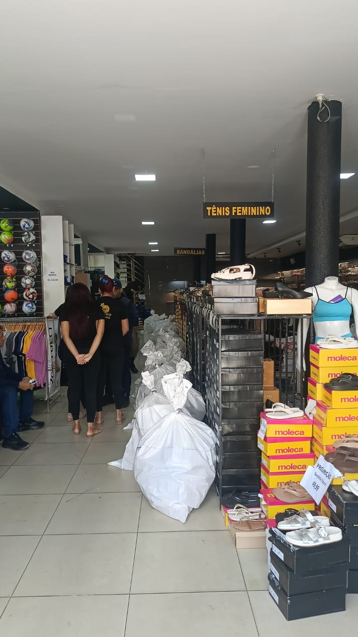 Operação da Receita Federal na rede de lojas Rei do Tênis, em Teresina