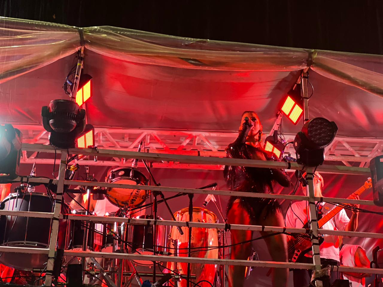 Banda Cheiro de Amor entra no corredor da folia do Zé Pereira de Timon