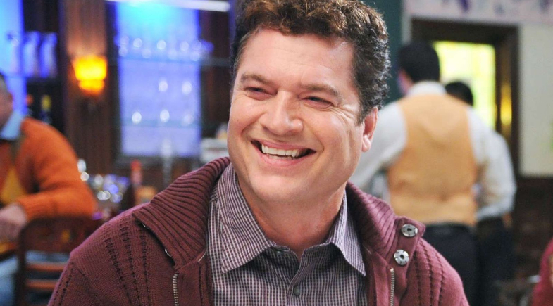 Ator de 'Friends' e 'The Middle', Pat Finn, morre aos 60 anos 