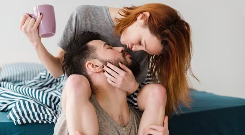 Pesquisa aponta por que sexo com amigo é mais comum do que você imagina