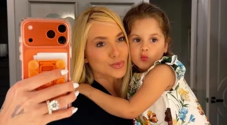 Virginia Fonseca tem reação divertida ao conhecer a ‘neta’, filha de Maria Flor