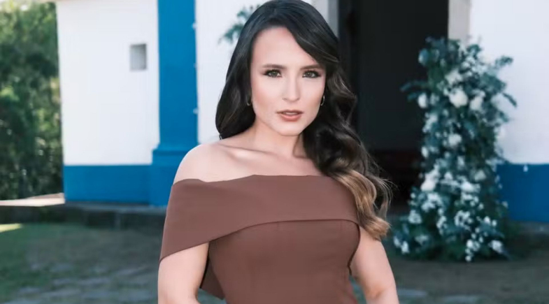 Larissa Manoela desabafa após rumores de gravidez: “Não tenho barriga negativa”