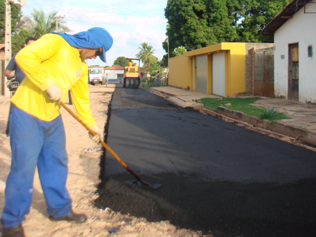 Asfaltadas avenidas e ruas do Mercado Central de Altos