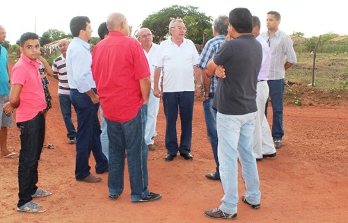 Kleber visita trecho que será asfaltado até a Chapada do Mocambo - Imagem 3