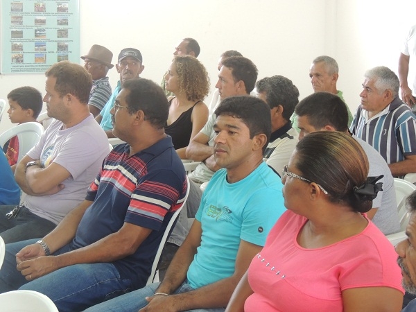 Agricultores são beneficiados com um trator agrícola e 12 kits de irrigação - Imagem 7