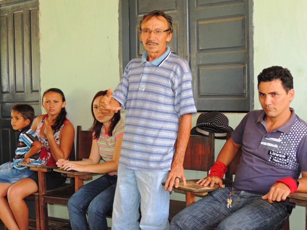 Prefeita Neuma Café participa de reunião com moradores de comunidade rural - Imagem 8