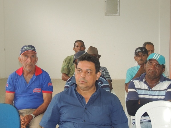 Agricultores são beneficiados com um trator agrícola e 12 kits de irrigação - Imagem 6