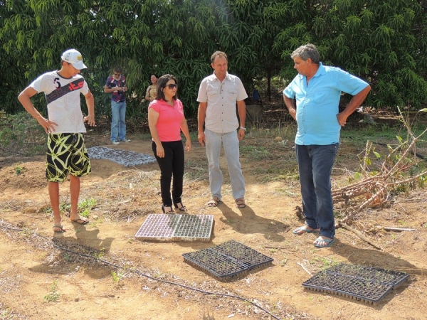 Prefeita Neuma Café participa de reunião com moradores de comunidade rural - Imagem 16