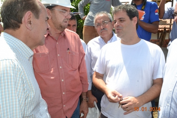 Prefeito Zé Resende cumprimenta o Governador e agradece pelas obras em seu município - Imagem 7