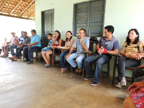 Prefeita Neuma Café participa de reunião com moradores de comunidade rural - Imagem 7