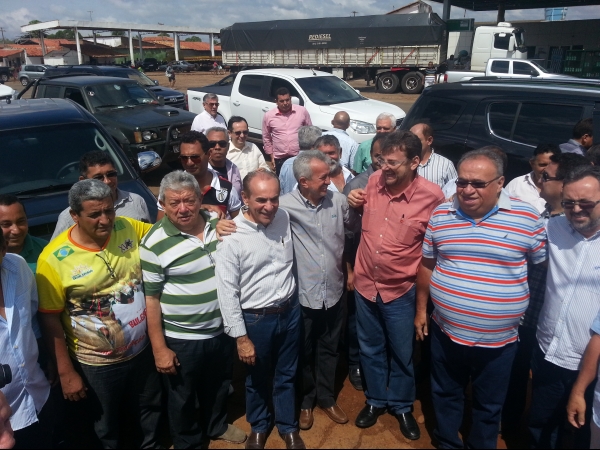 Prefeito Zé Resende cumprimenta o Governador e agradece pelas obras em seu município - Imagem 5