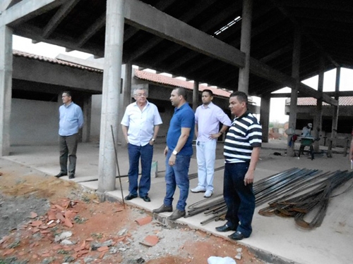 Kleber Eulálio vistoria obras em andamento na cidade  - Imagem 2