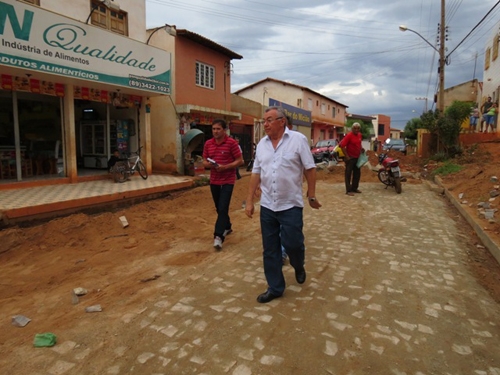 Kleber Eulálio vistoria obras em andamento na cidade  - Imagem 1