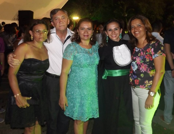 Filha da vice-prefeita recebe canudo de enfermeira no Ceará - Imagem 4