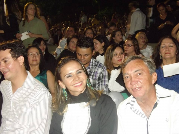 Filha da vice-prefeita recebe canudo de enfermeira no Ceará - Imagem 13