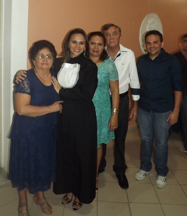 Filha da vice-prefeita recebe canudo de enfermeira no Ceará - Imagem 17