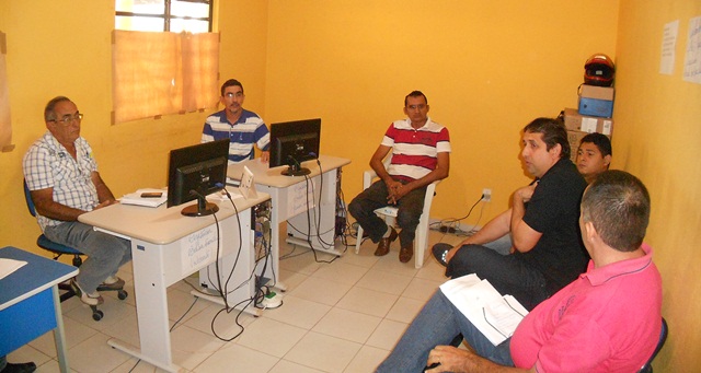 Prefeito participa de reunião com equipe gestora do Bolsa Família em Esperantina