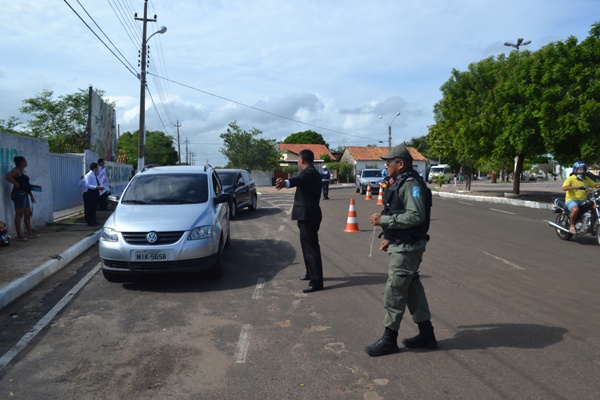 Secretaria de Trânsito, Maçonaria e outras entidades realizam blitz educativa