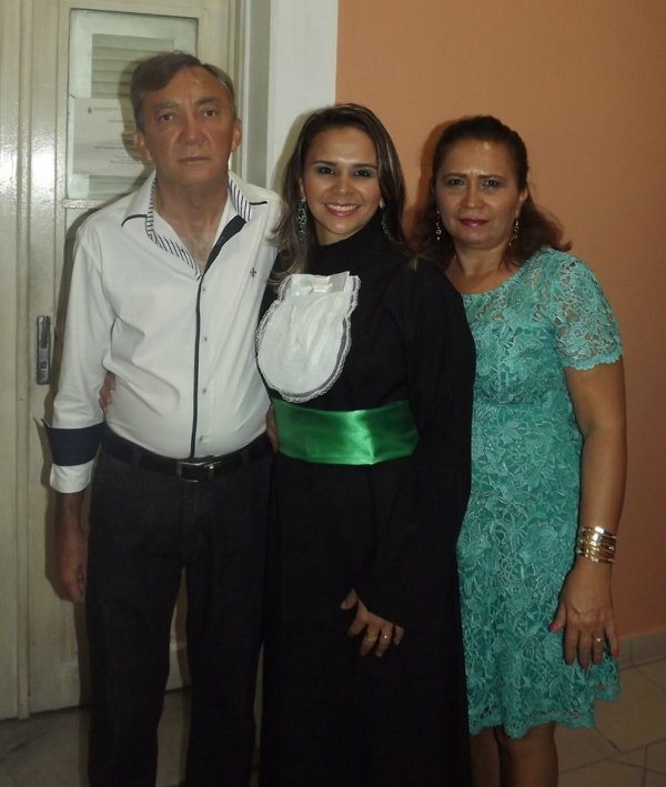 Filha da vice-prefeita recebe canudo de enfermeira no Ceará - Imagem 14