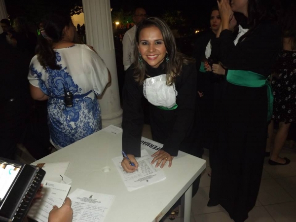 Filha da vice-prefeita recebe canudo de enfermeira no Ceará - Imagem 2