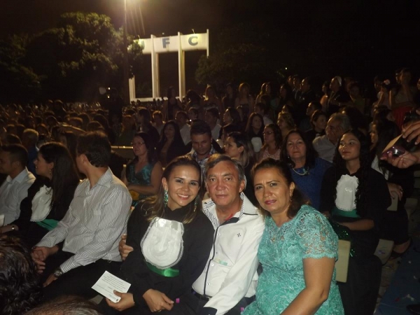 Filha da vice-prefeita recebe canudo de enfermeira no Ceará - Imagem 5