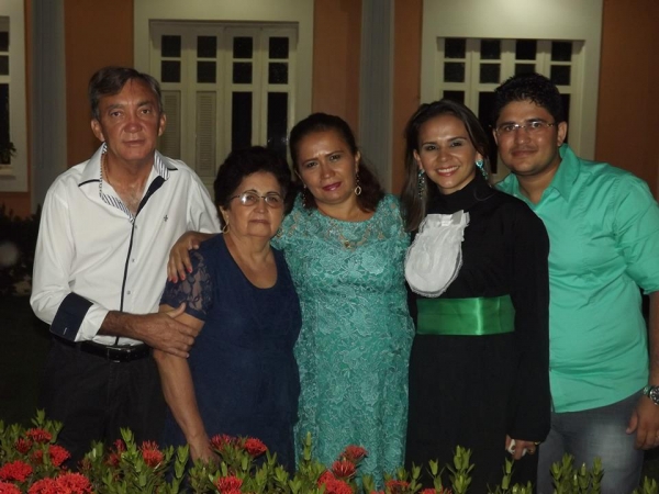 Filha da vice-prefeita recebe canudo de enfermeira no Ceará - Imagem 7