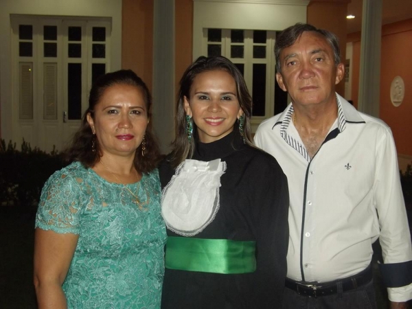 Filha da vice-prefeita recebe canudo de enfermeira no Ceará - Imagem 15