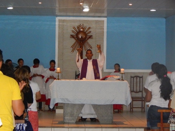 Amigos e parentes participam da missa de um mês de Marcelo Santos - Imagem 2