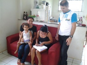 Campanha de matricula “Fora da Escola Não Pode!” está sendo realizada nos bairros de Água Branca