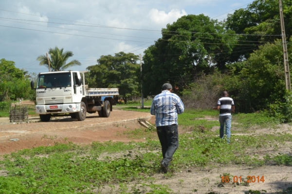 Prefeito Zé Resende e técnicos de Brasília visitam local onde serão construídas novas escolas municipais. - Imagem 5