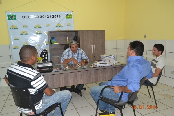 Prefeito Zé Resende e técnicos de Brasília visitam local onde serão construídas novas escolas municipais. - Imagem 12
