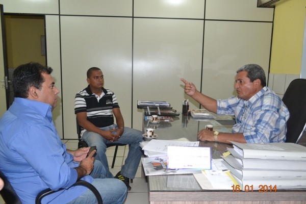 Prefeito Zé Resende e técnicos de Brasília visitam local onde serão construídas novas escolas municipais. - Imagem 13