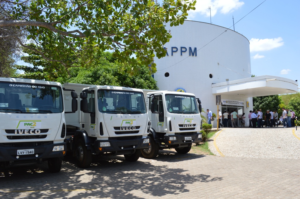 PAC 2: Santo Antônio de Lisboa é contemplada com pá carregadeira do governo, entrega é no final de Janeiro