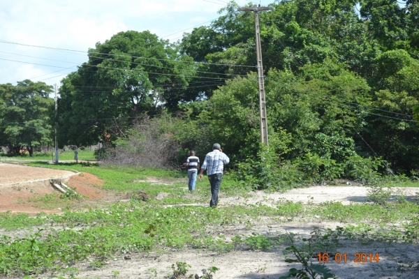 Prefeito Zé Resende e técnicos de Brasília visitam local onde serão construídas novas escolas municipais. - Imagem 4