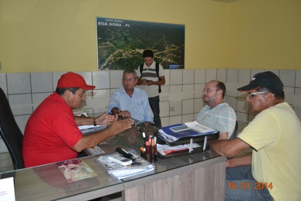 Prefeito zé Resende recebe equipe da construtora que que vai asfaltar trecho da PI 331 - Imagem 3