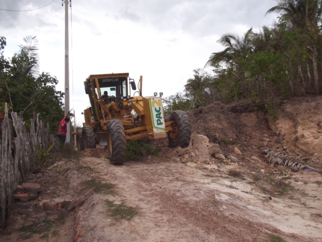 Canto da Velha recebe serviço de recuperação em Ruas
