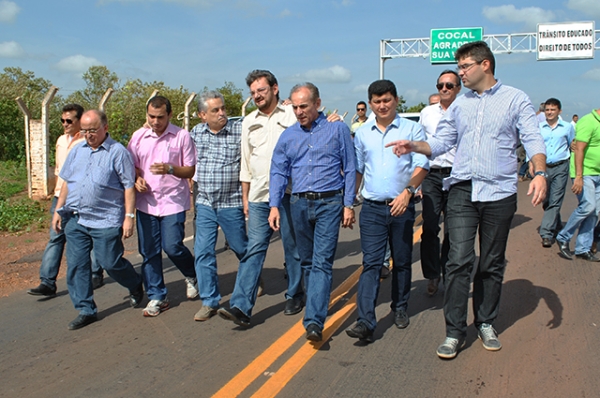 Governador visita Cocal, anuncia investimentos e assina ordens de serviço - Imagem 1