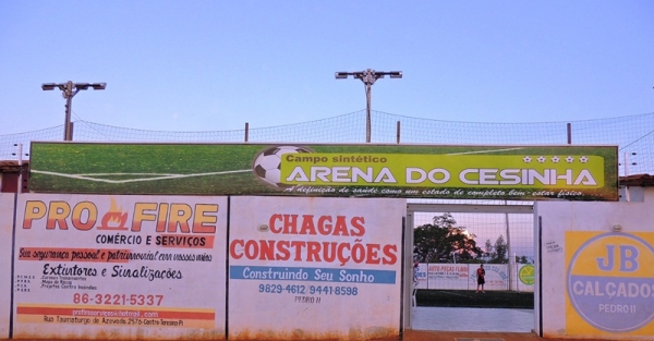Arena do Cesinha campo society, com gramado sintético e iluminação - Imagem 1