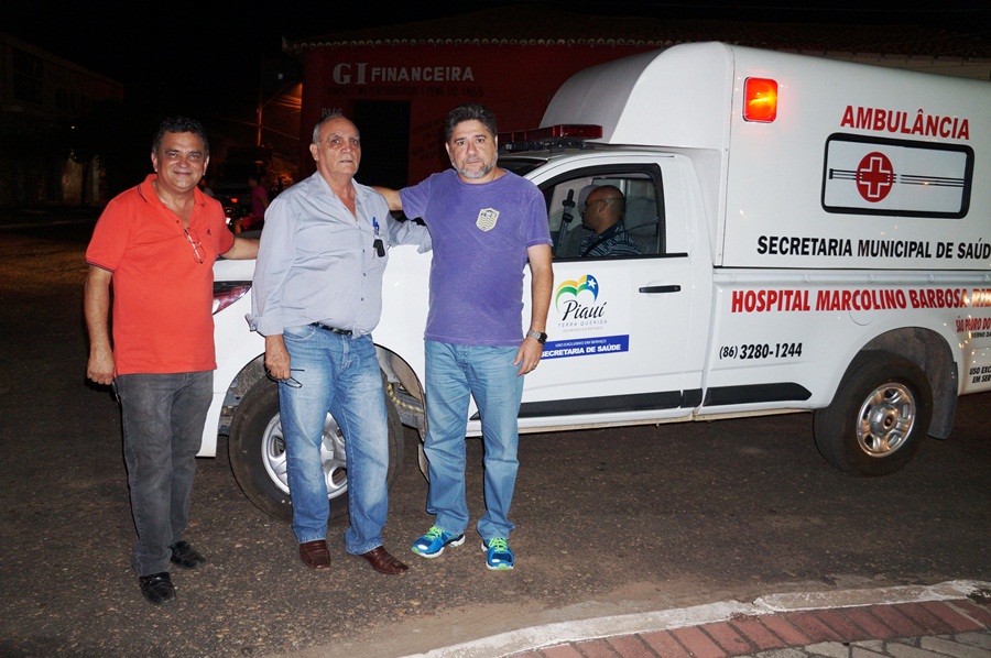 Prefeito consegue veículos novos para a saúde