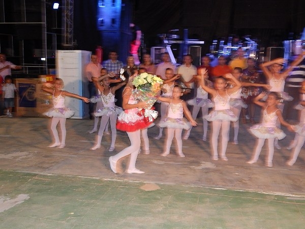 Escolinha de Balé de Lagoinha se apresentou e encantou o Publico  - Imagem 4
