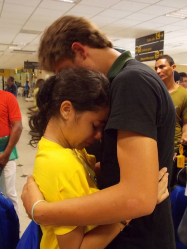 Muita emoção no embarque das 10 alunas do Intercâmbio Educacional “Aprender é uma viagem” para os Estados Unidos. - Imagem 20