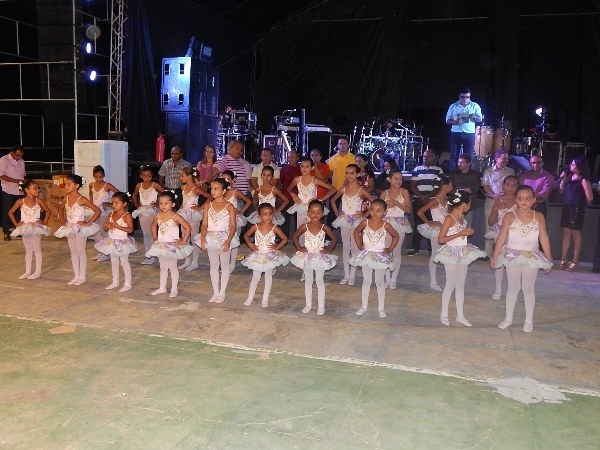 Escolinha de Balé de Lagoinha se apresentou e encantou o Publico  - Imagem 1
