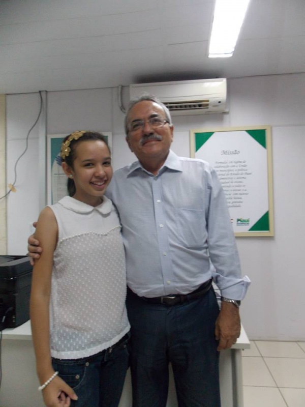 Muita emoção no embarque das 10 alunas do Intercâmbio Educacional “Aprender é uma viagem” para os Estados Unidos. - Imagem 11