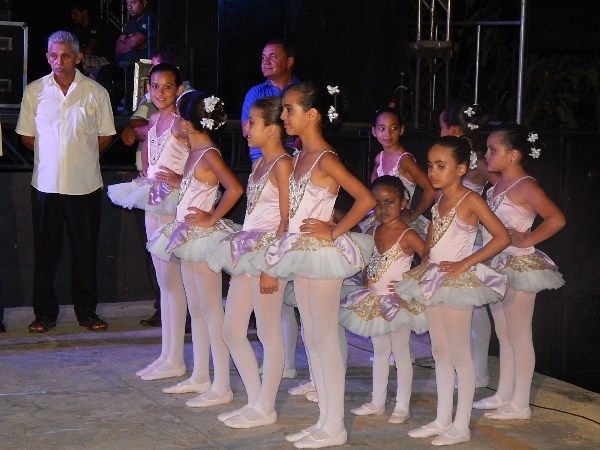 Escolinha de Balé de Lagoinha se apresentou e encantou o Publico  - Imagem 2