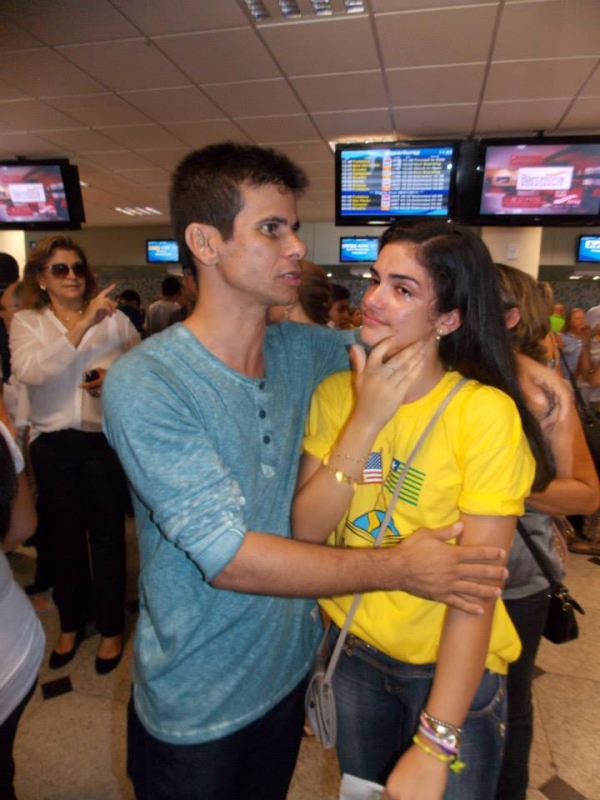 Muita emoção no embarque das 10 alunas do Intercâmbio Educacional “Aprender é uma viagem” para os Estados Unidos. - Imagem 21